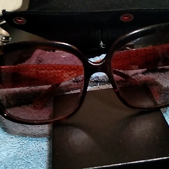 Coach Sunglasses (Scarlett) with Cream colored Coach case - Picture 3 of 7